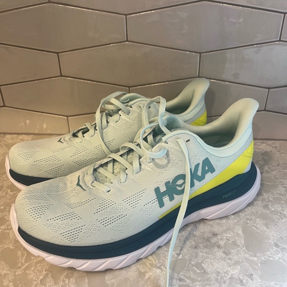 BRAND NEW HOKAS